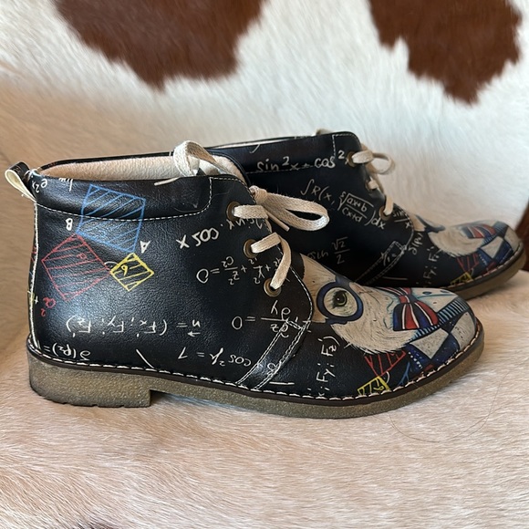 Very cute math cat 🐈 shoes size 6 or 6.5 check photos unique find - Picture 5 of 12